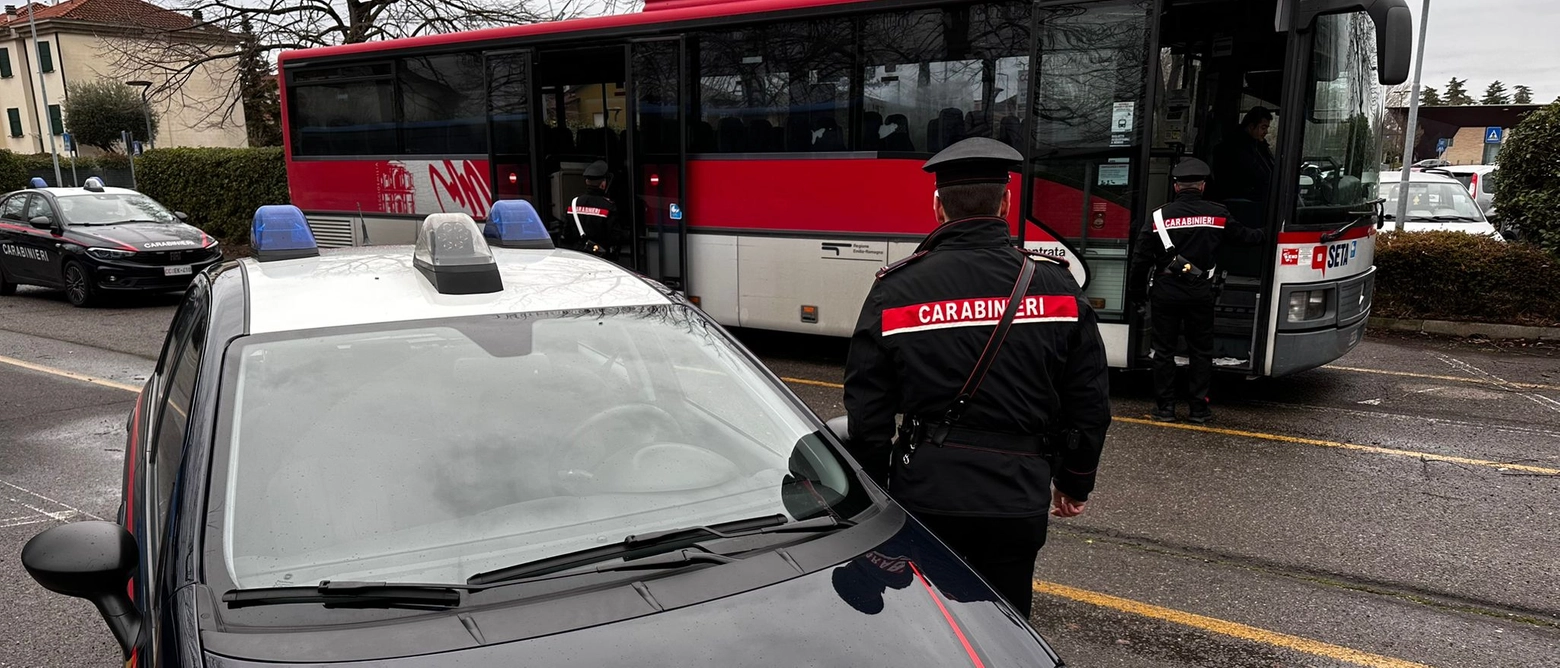 Controlli intensificati sulla linea tra Bologna e Monghidoro: in un’altra occasione un passeggero era stato visto con a bordo una pistola. Quattro denunciati