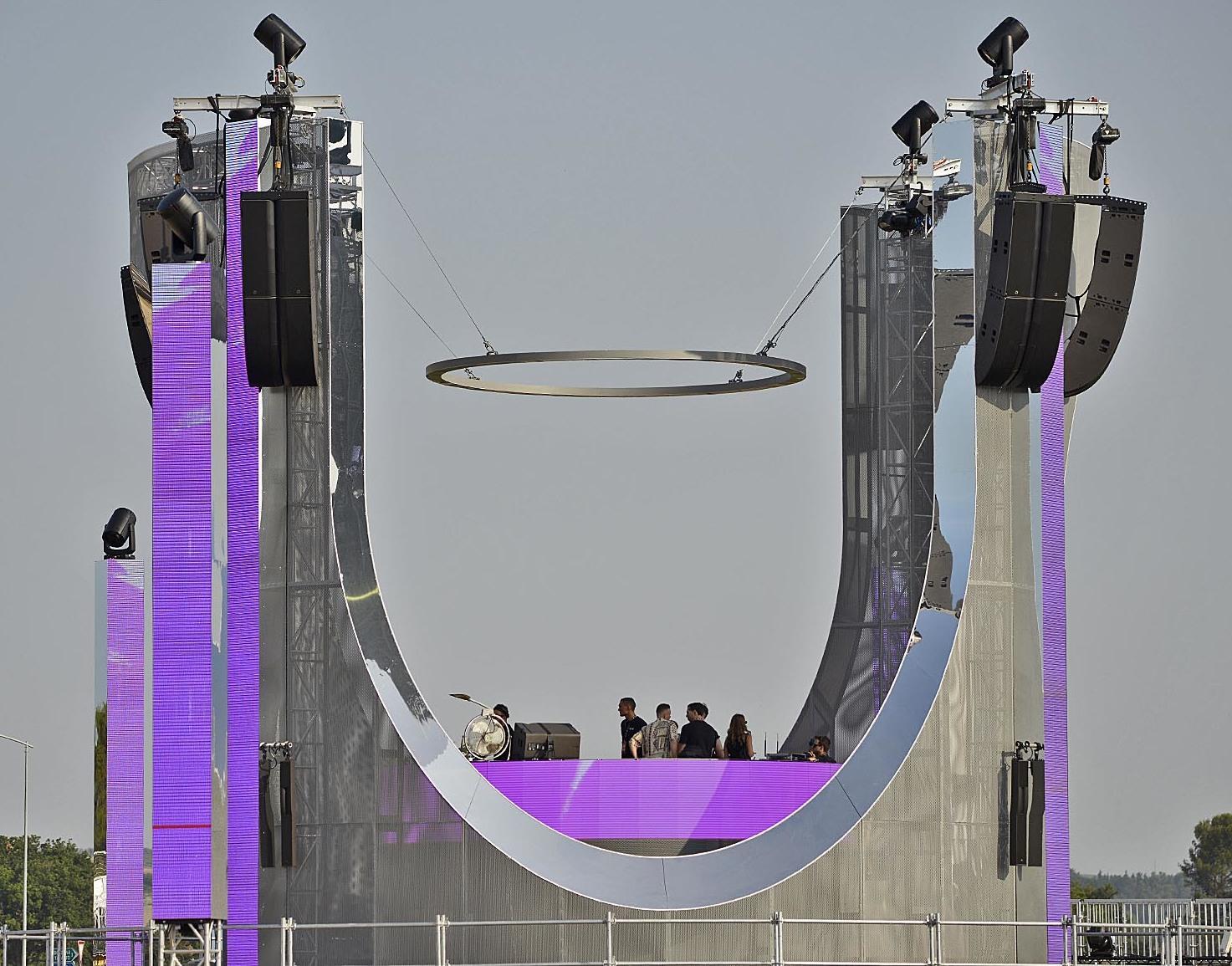 Arrivederci festival, riapre lo scalo: "Ma il palco resterà qui tutta l’estate" Arrivederci festival, riapre lo scalo: "Ma il palco resterà qui tutta l’estate"