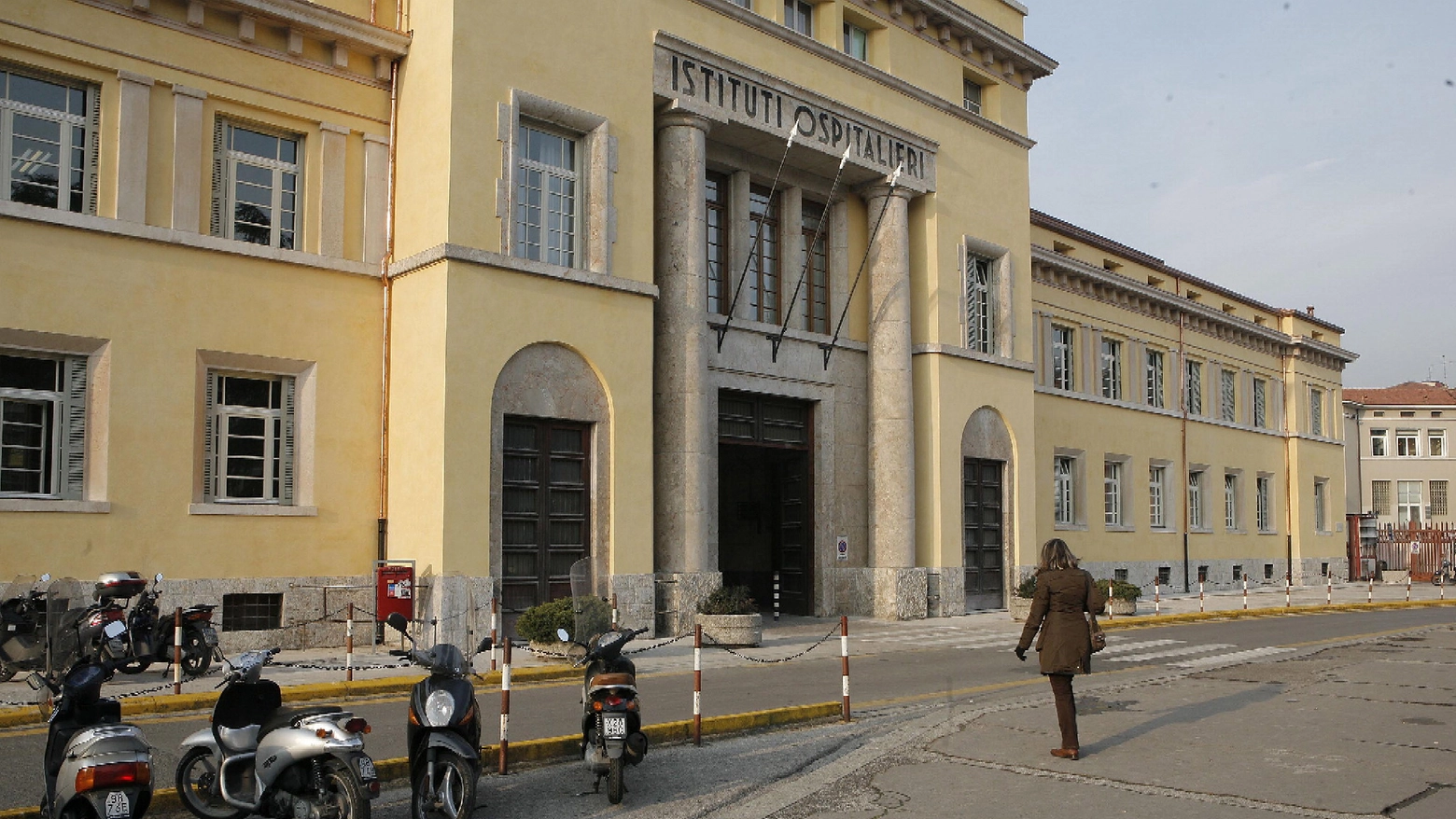 L'ingresso dell'ospedale di Borgo Trento a Verona (foto d'archivio)
