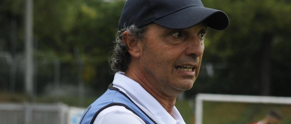 Il Casette Verdini conferma l'allenatore Roberto Lattanzi per la prossima stagione in Promozione, dopo il positivo percorso insieme nella stagione precedente.