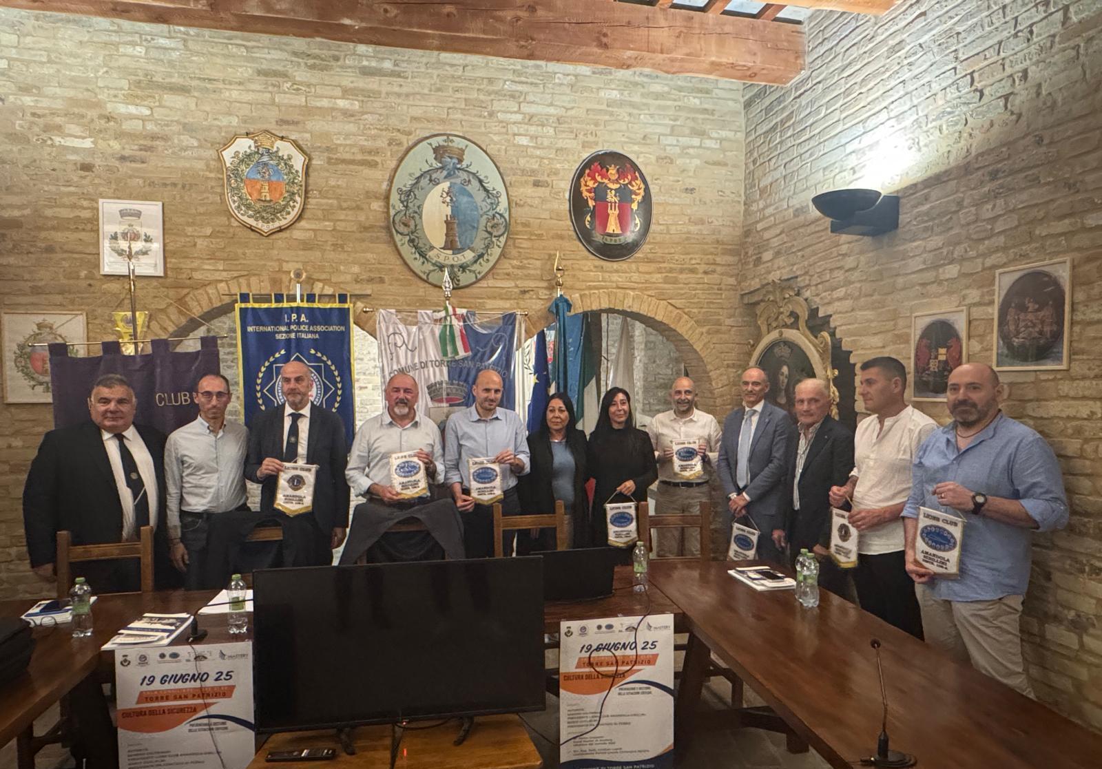 La sicurezza parte dalla prevenzione. Un incontro tra cittadini e tecnici La sicurezza parte dalla prevenzione. Un incontro tra cittadini e tecnici