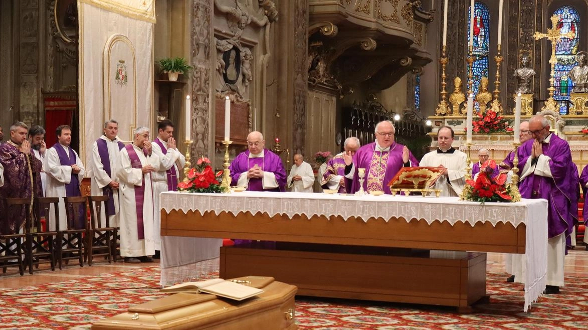 L’ultimo saluto nel Duomo a monsignor Bentivoglio, confessore di Igor. Il commosso ricordo di Gian Carlo Perego, arcivescovo di Ferrara-Comacchio. .
