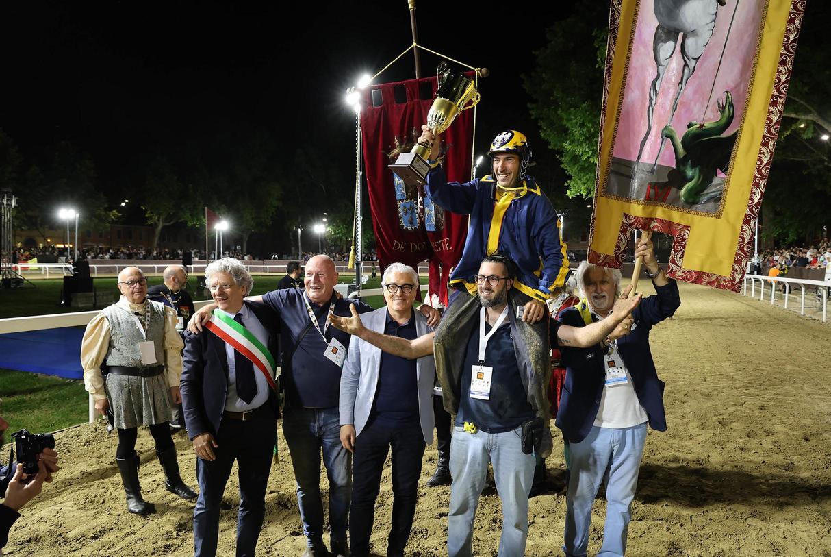 Il Palio aureo a Borgo San Giacomo. Caria trionfa con Dididomodossola Il Palio aureo a Borgo San Giacomo. Caria trionfa con Dididomodossola