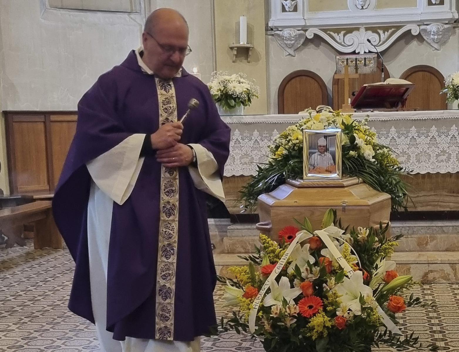 livio berti l ultimo saluto maestro di dolcezza ora riabbraccia tonino da Ilrestodelcarlino.it livio berti l ultimo saluto maestro di dolcezza ora riabbraccia tonino