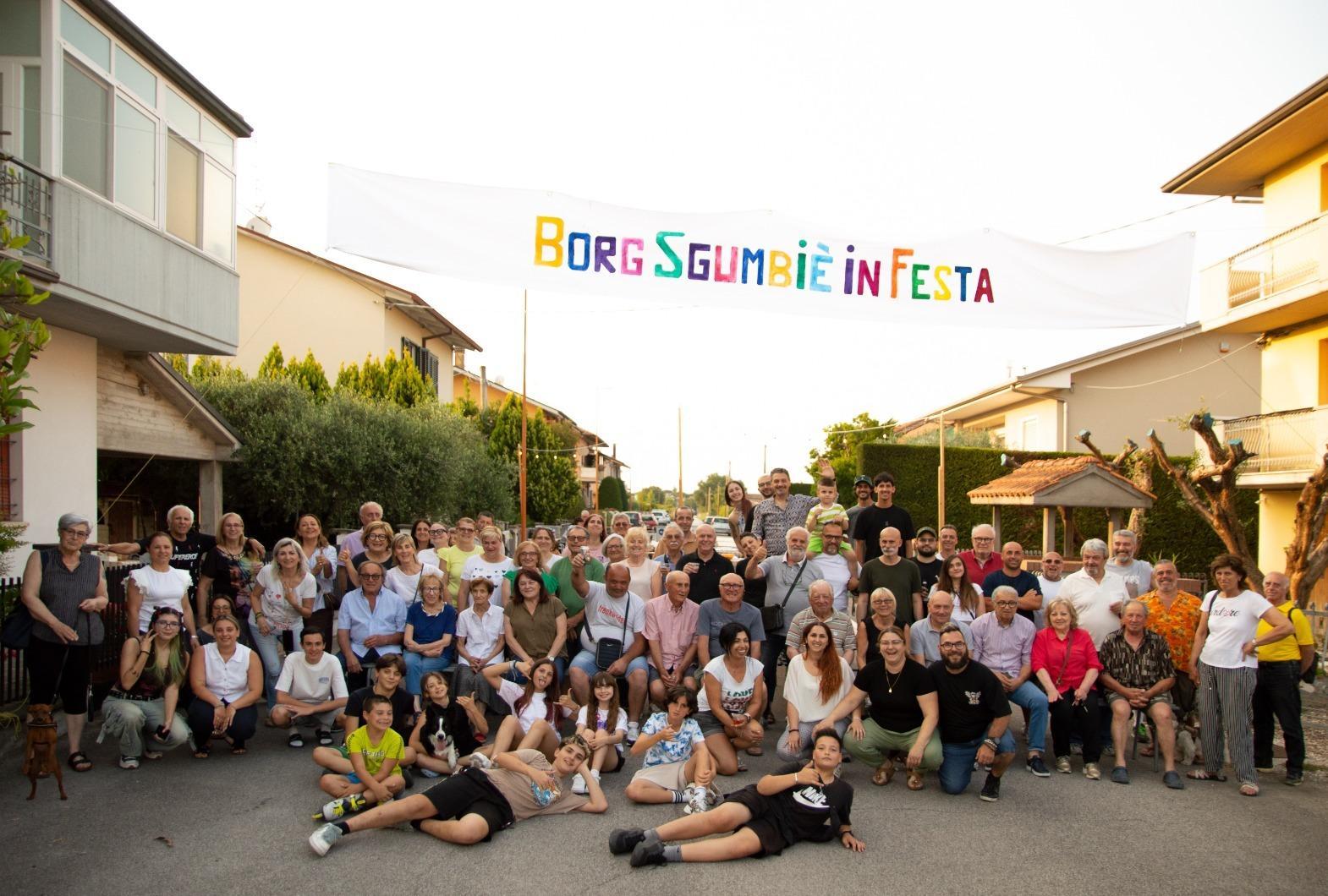 Cena collettiva del Borg Sgumbiè, sfrattate le auto in via Pianoro Cena collettiva del Borg Sgumbiè, sfrattate le auto in via Pianoro