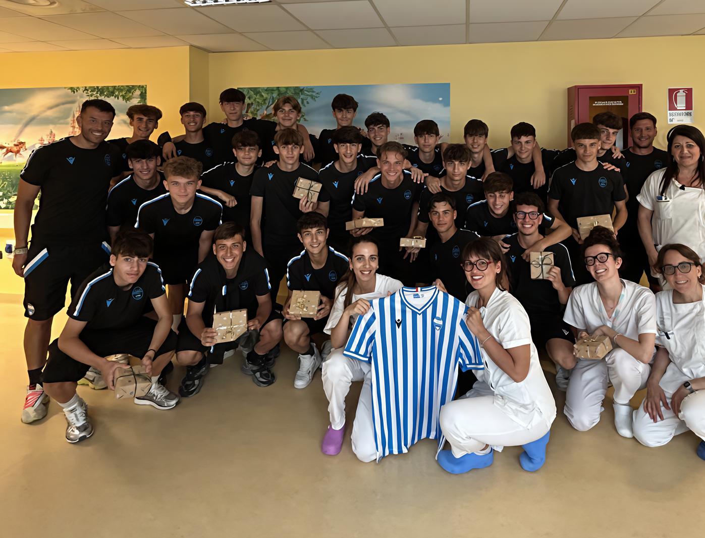 Spal, la under 16 dona giochi ai piccoli pazienti Spal, la under 16 dona giochi ai piccoli pazienti
