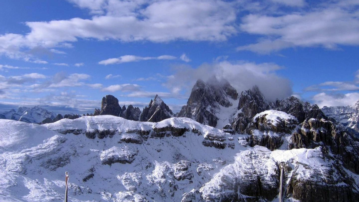 Neve sulle Dolomiti bellunesi (foto d'archivio)
