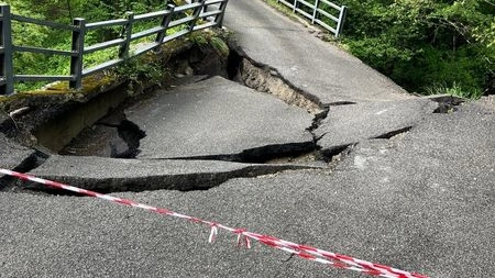 Il ponte sul fiume Bidente di Ridracoli in località Poggiolo crollato nella notte del primo maggio