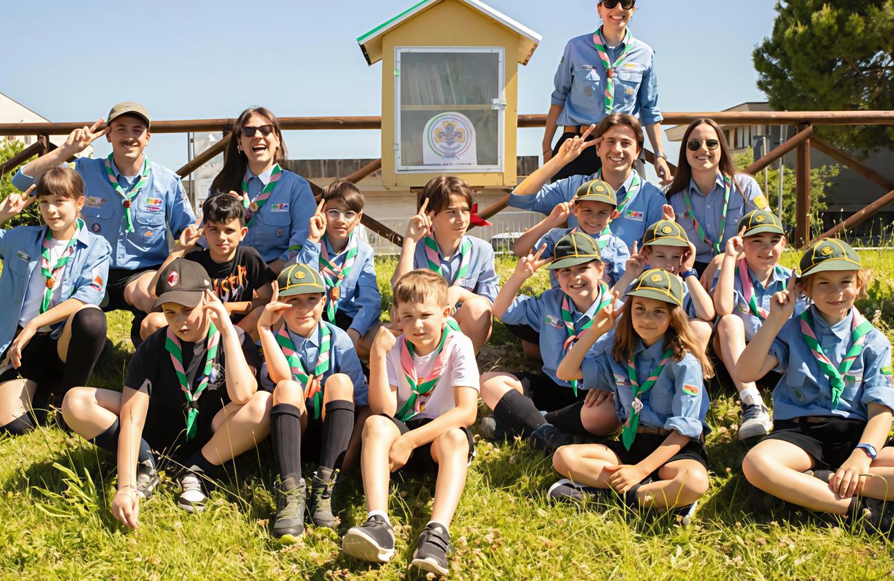 Casetta dei libri costruita dagli scout Casetta dei libri costruita dagli scout