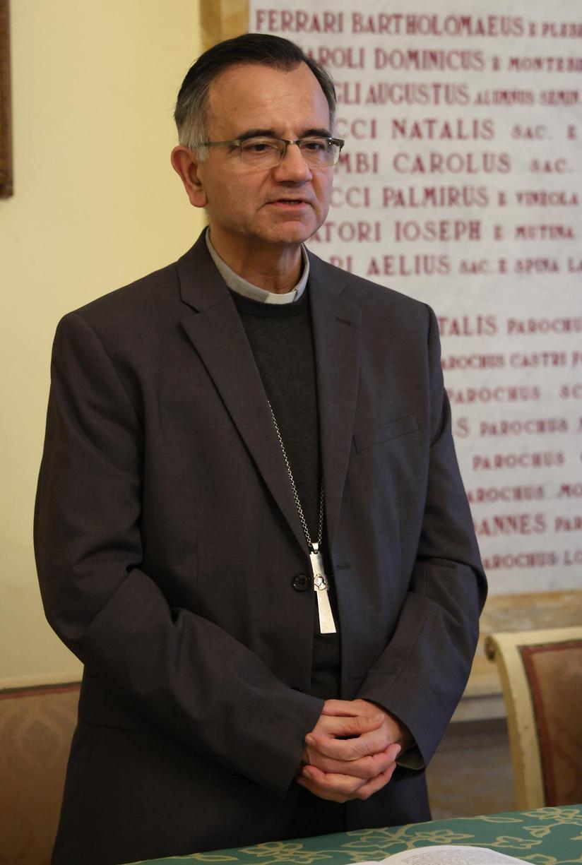 Medio Oriente, si teme l’escalation. Il vescovo Castellucci: "Fermatevi". Rafforzati i controlli sulla sinagoga Medio Oriente, si teme l’escalation. Il vescovo Castellucci: "Fermatevi". Rafforzati i controlli sulla sinagoga
