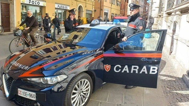 Dopo la denuncia della madre, i carabinieri sono risaliti ai presunti responsabili. Segnalati alla procura dei minori, non sono imputabili perché sotto i 14 anni