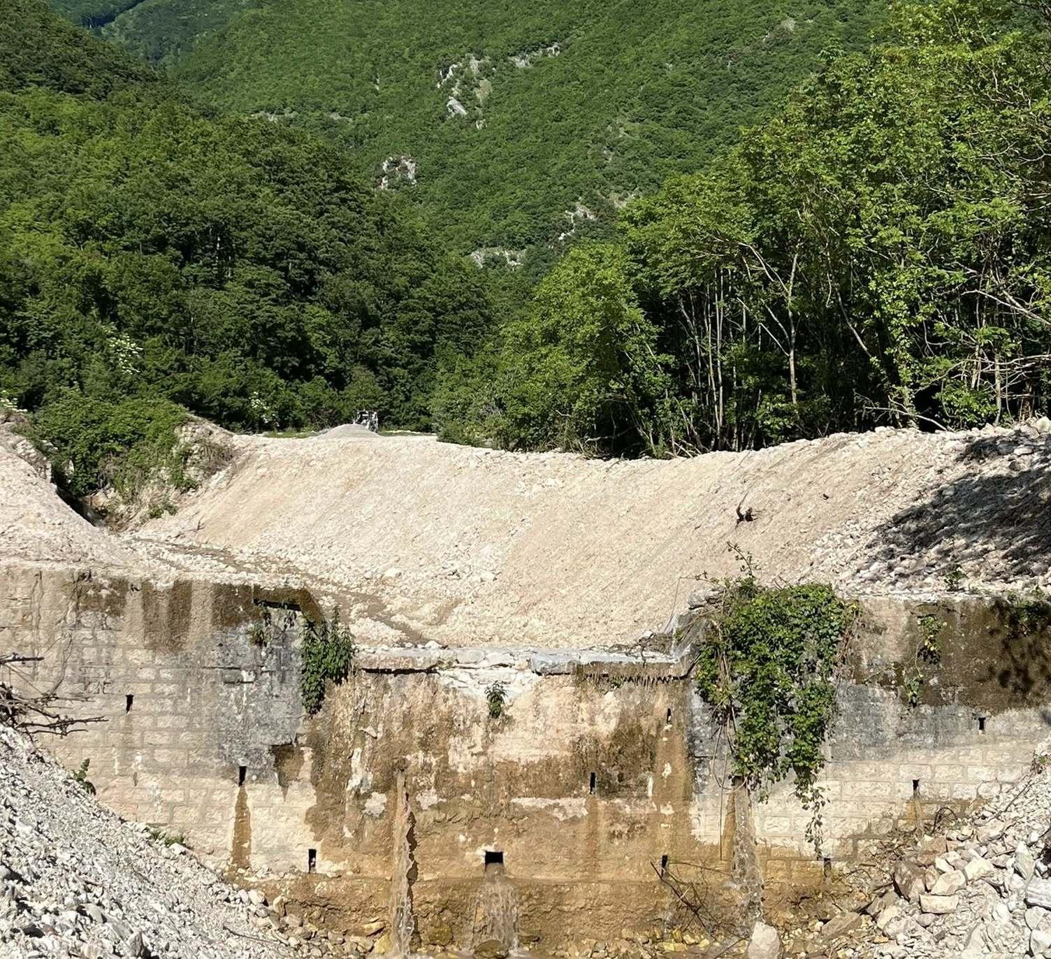 Rimossi enormi detriti dell’alluvione. Così il Tenetra diventa più sicuro Rimossi enormi detriti dell’alluvione. Così il Tenetra diventa più sicuro