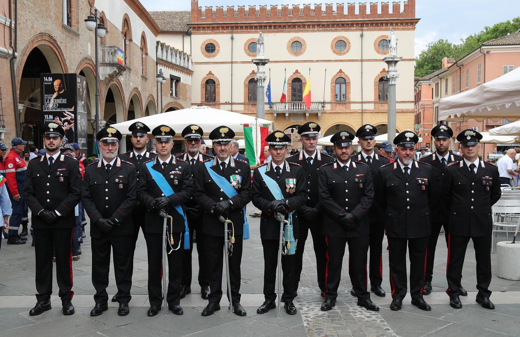 Festa dell’Arma in piazza. Premiati 19 carabinieri Festa dell’Arma in piazza. Premiati 19 carabinieri