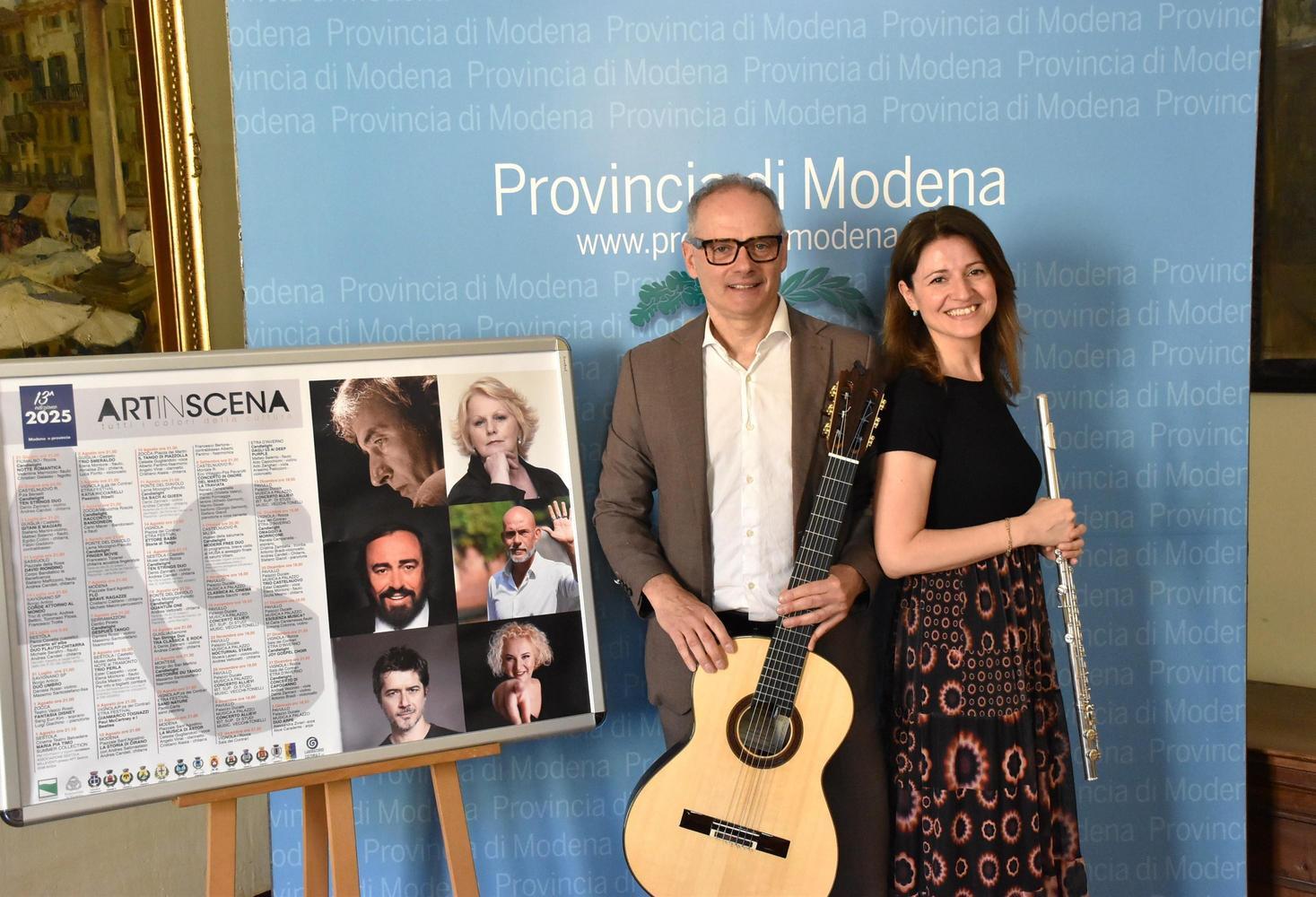 Artinscena è suoni, danze, poesia. Si parte dalla Rocca di Fiumalbo Artinscena è suoni, danze, poesia. Si parte dalla Rocca di Fiumalbo