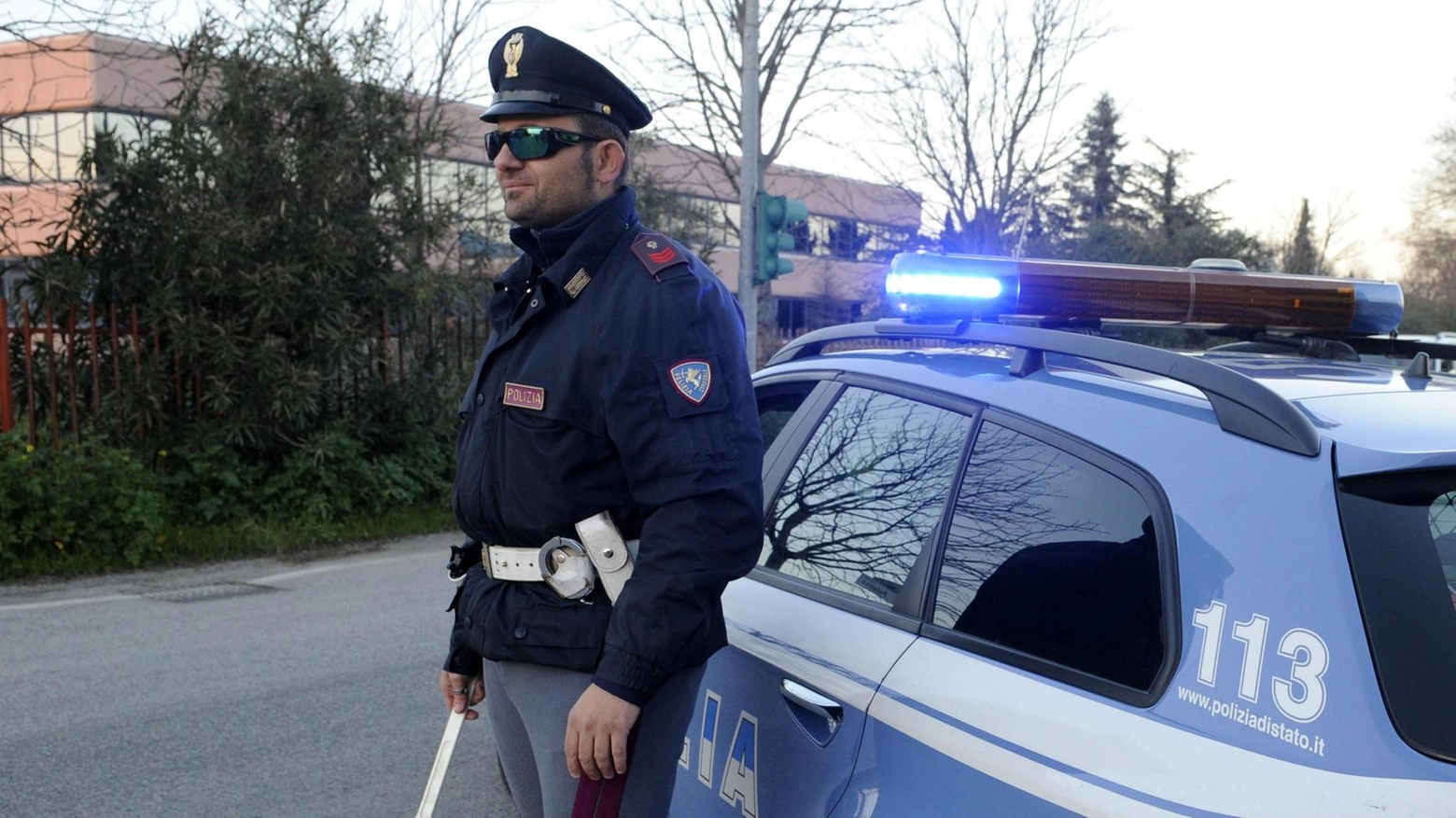 Arrestato a Rimini un 22enne di origini campane accusato di aver frodato un pensionato. Il giovane è stato sorpreso dalla polizia mentre si trovava a bordo di un taxi in via Flaminia.