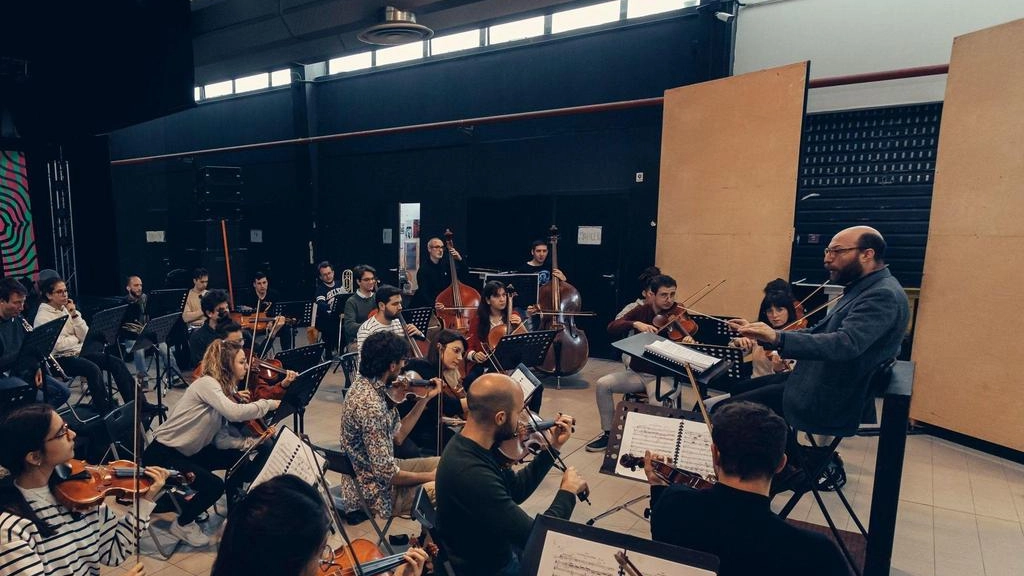 Tommaso Ussardi dirige l’Orchestra Senzaspine stasera e domani al Duse: "Pagina difficile, ma perfetta per coinvolgere il pubblico"