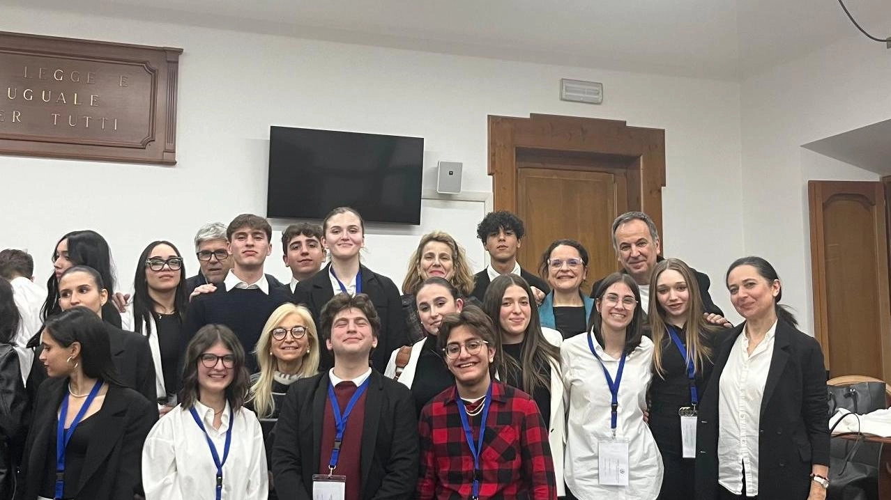 Ora li attende la sfida contro un liceo di Siena, la gara di oratoria è organizzata dall’Ordine degli Avvocati di Fermo e promossa dal Consiglio Nazionale Forense.