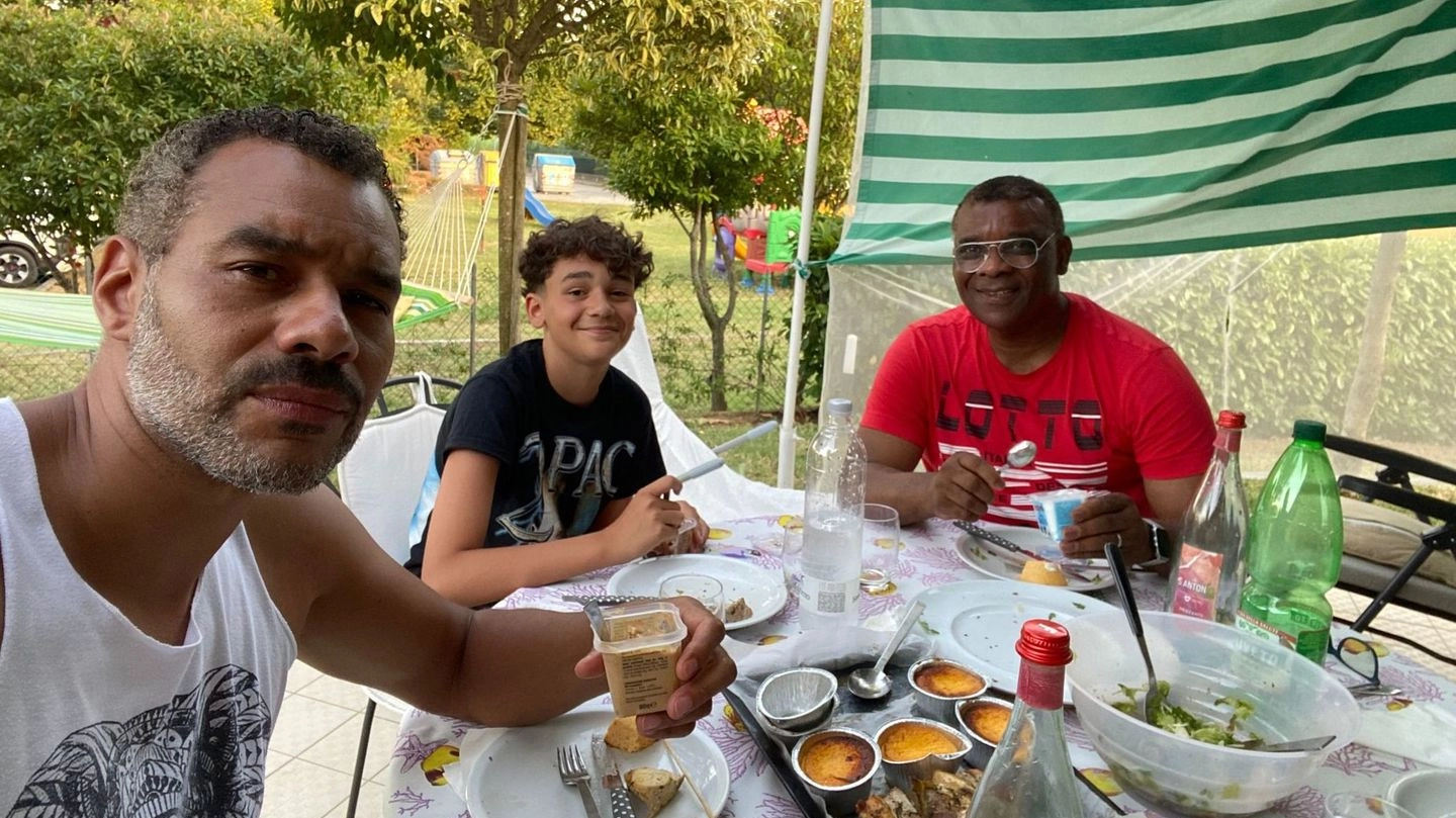 A Rimini una famiglia da Oscar: Samuel Ayotunde Kalejaiye con il figlio Michael Klammer e il nipote Leonard