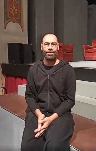 Insegnante accusato di abusi. In aula una madre in lacrime: “Distrutti, ci fidavamo di lui” Insegnante accusato di abusi. In aula una madre in lacrime: “Distrutti, ci fidavamo di lui”