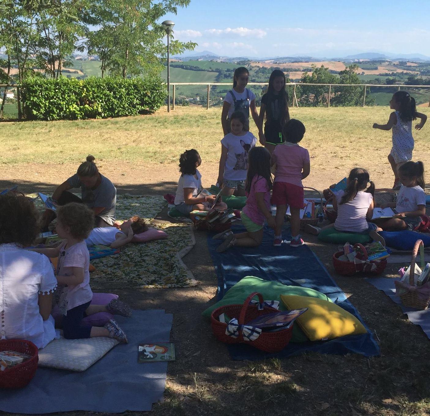 racconti in erba a villa fermani letture condivise con i bambini