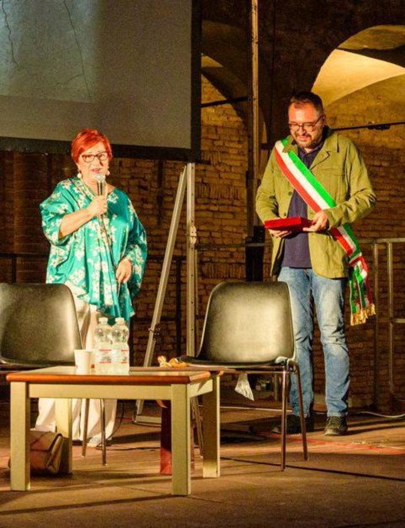 Viale città di Cutro: "Non è omaggio alla mafia. Ma alla nostra operosità" Viale città di Cutro: "Non è omaggio alla mafia. Ma alla nostra operosità"