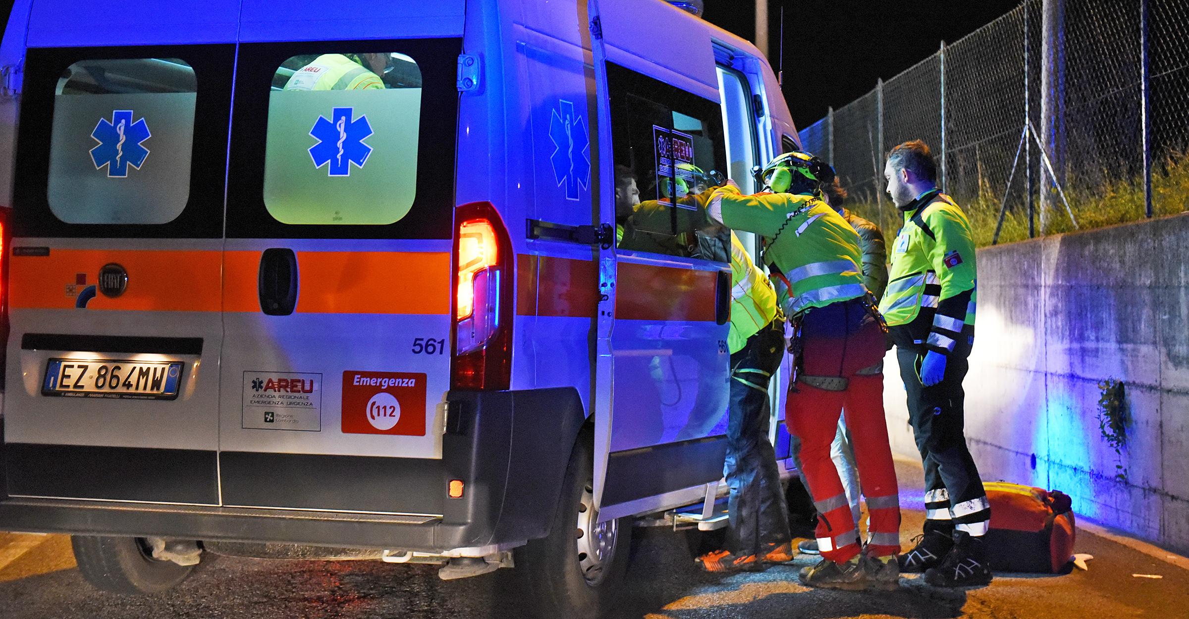 Incidente a Correggio nella notte, centauro di 45 anni finisce a terra: trasportato all’ospedale Incidente a Correggio nella notte, centauro di 45 anni finisce a terra: trasportato all’ospedale