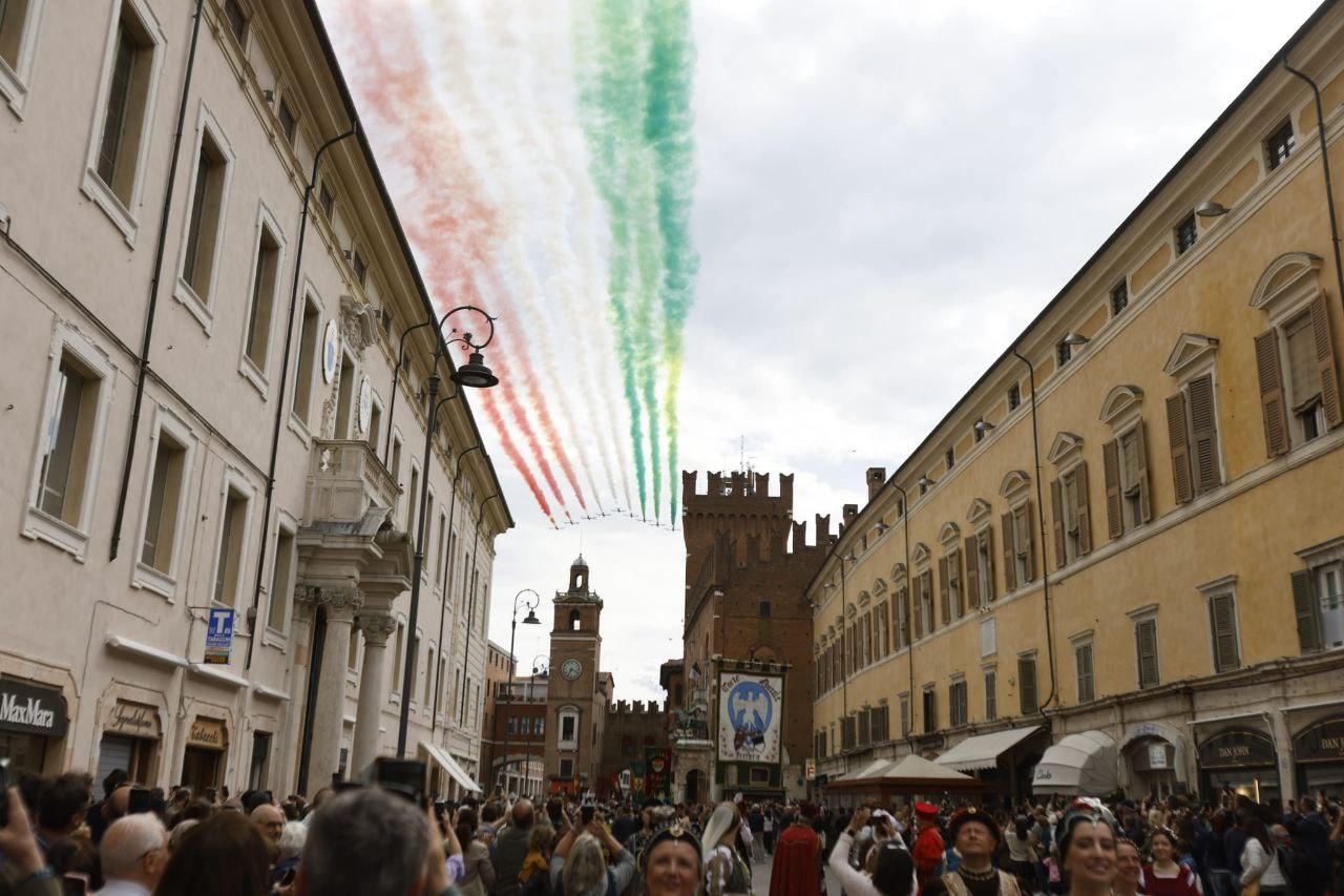Frecce Tricolori oggi a Ferrara: lo spettacolo in cielo in omaggio al Palio