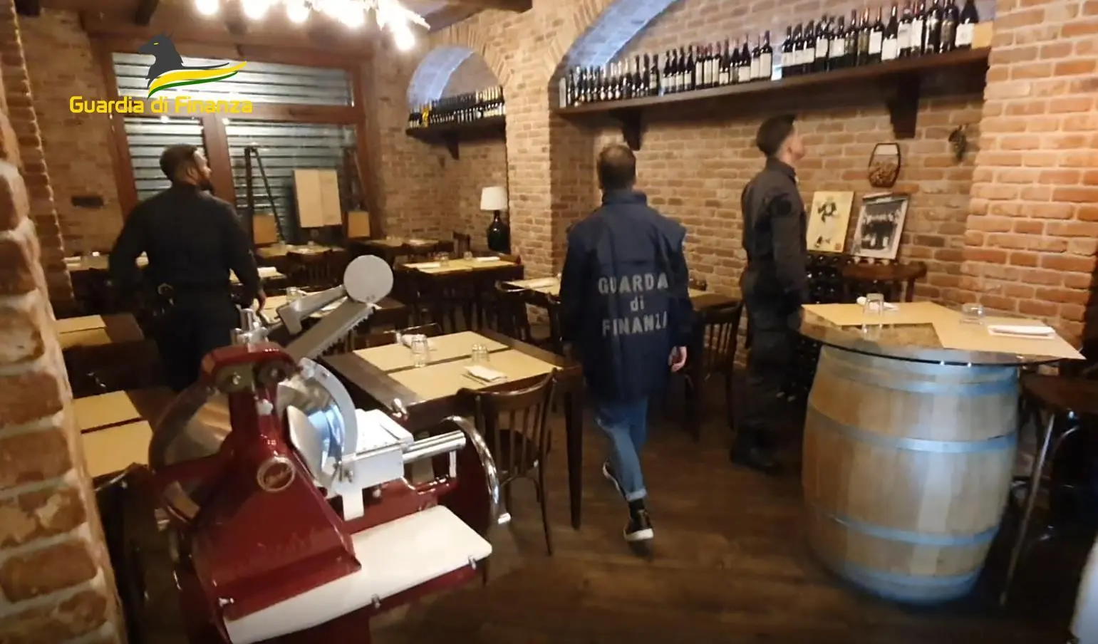 Evasione fiscale e fallimenti pilotati. Confiscati locali e case a Marrazzo. C’è anche la pizzeria Bella Napoli