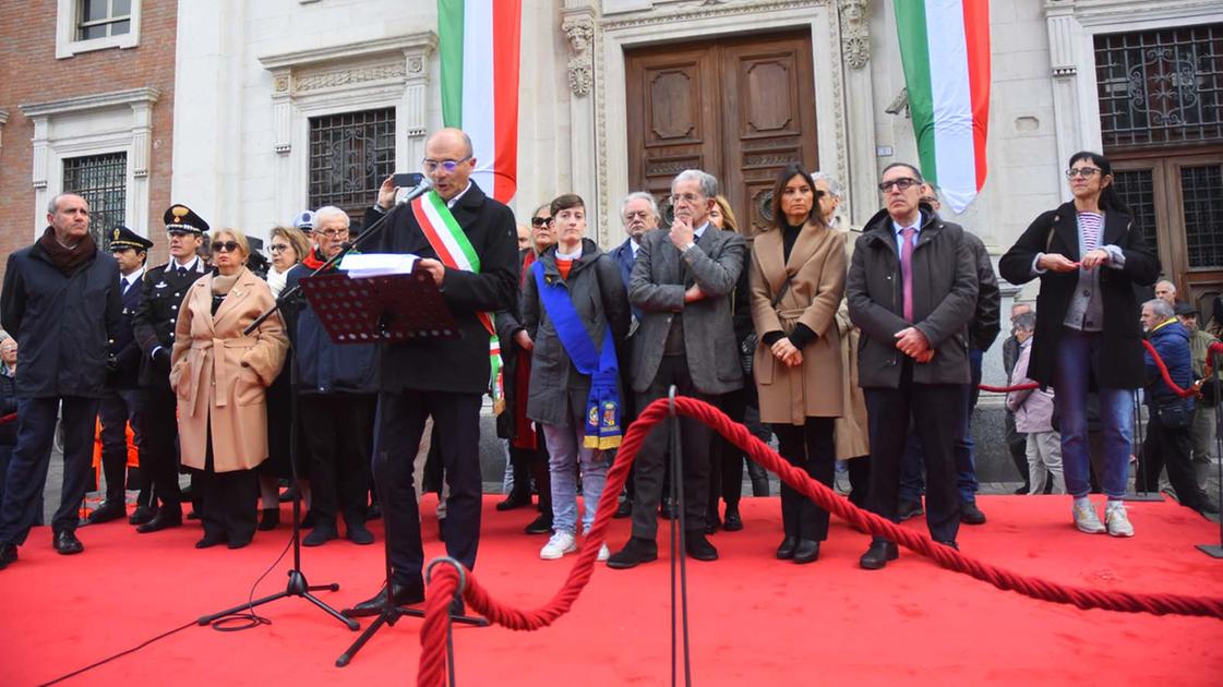25 aprile a Reggio Emilia, il sindaco: "Attenzione alla Democrazia, soffocata a poco a poco"