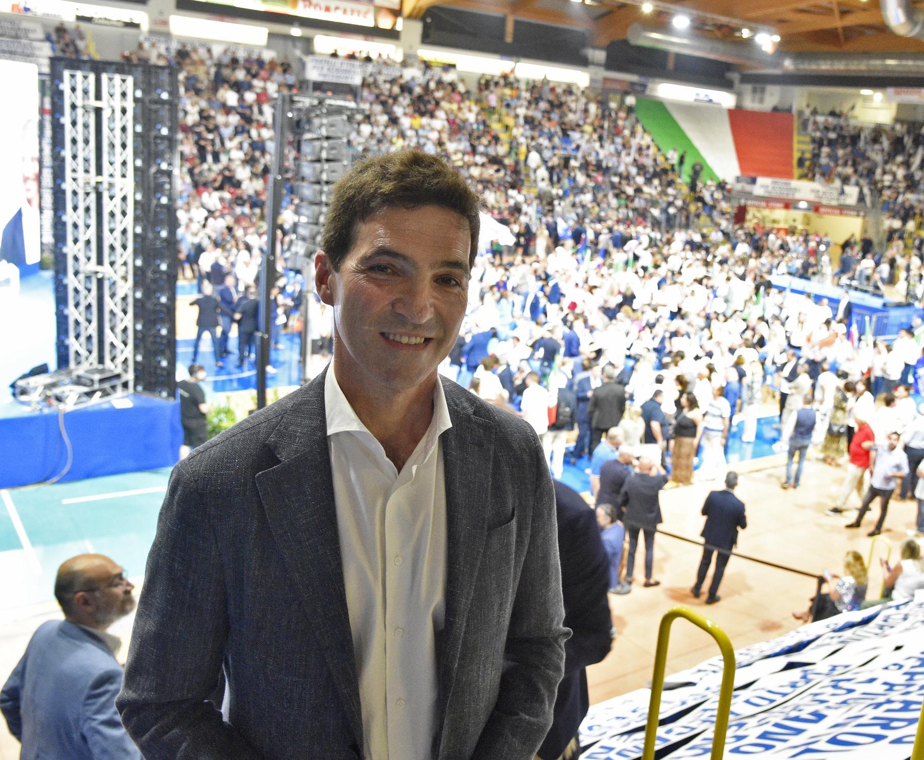 Acquaroli carica il centrodestra: "Faremo le Marche ancora più grandi" Acquaroli carica il centrodestra: "Faremo le Marche ancora più grandi"