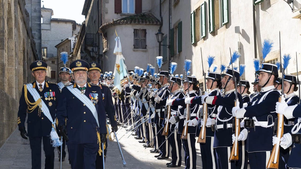Parata militare e medaglie di fedeltà. San Marino celebra l’anniversario dell’Arengo