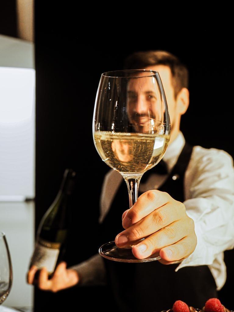 Referendum, l’enoteca a Ravenna regala un calice di prosecco a chi voterà Referendum, l’enoteca a Ravenna regala un calice di prosecco a chi voterà