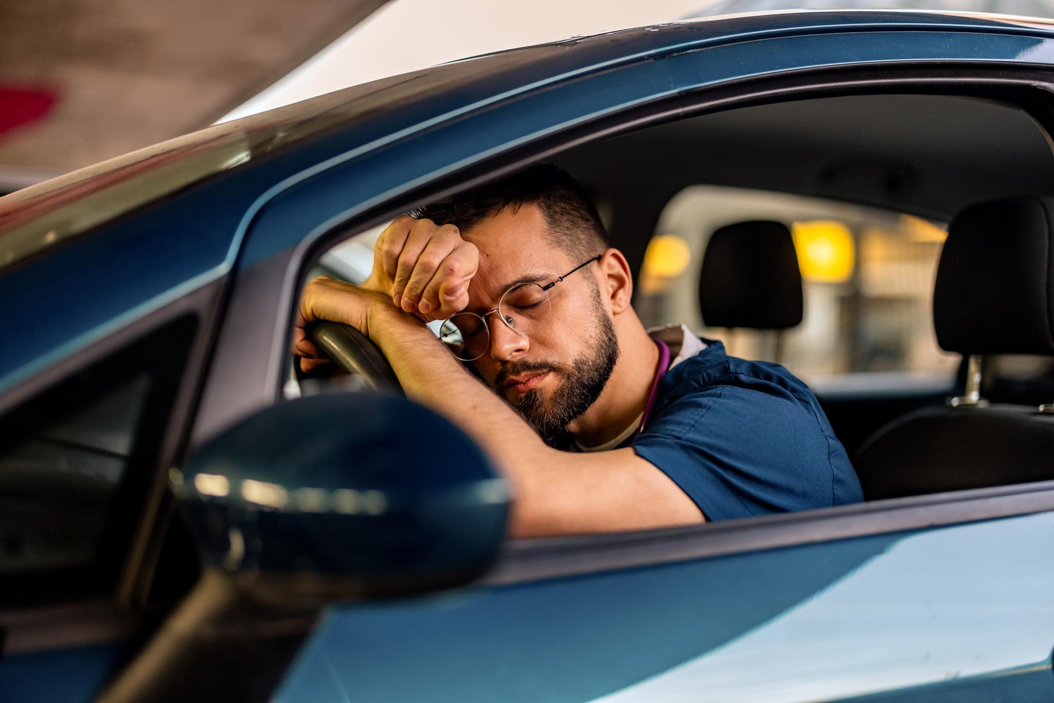 infermiere costretto a dormire in auto traffico e mancanza di parcheggi 232 l8217unica soluzione
