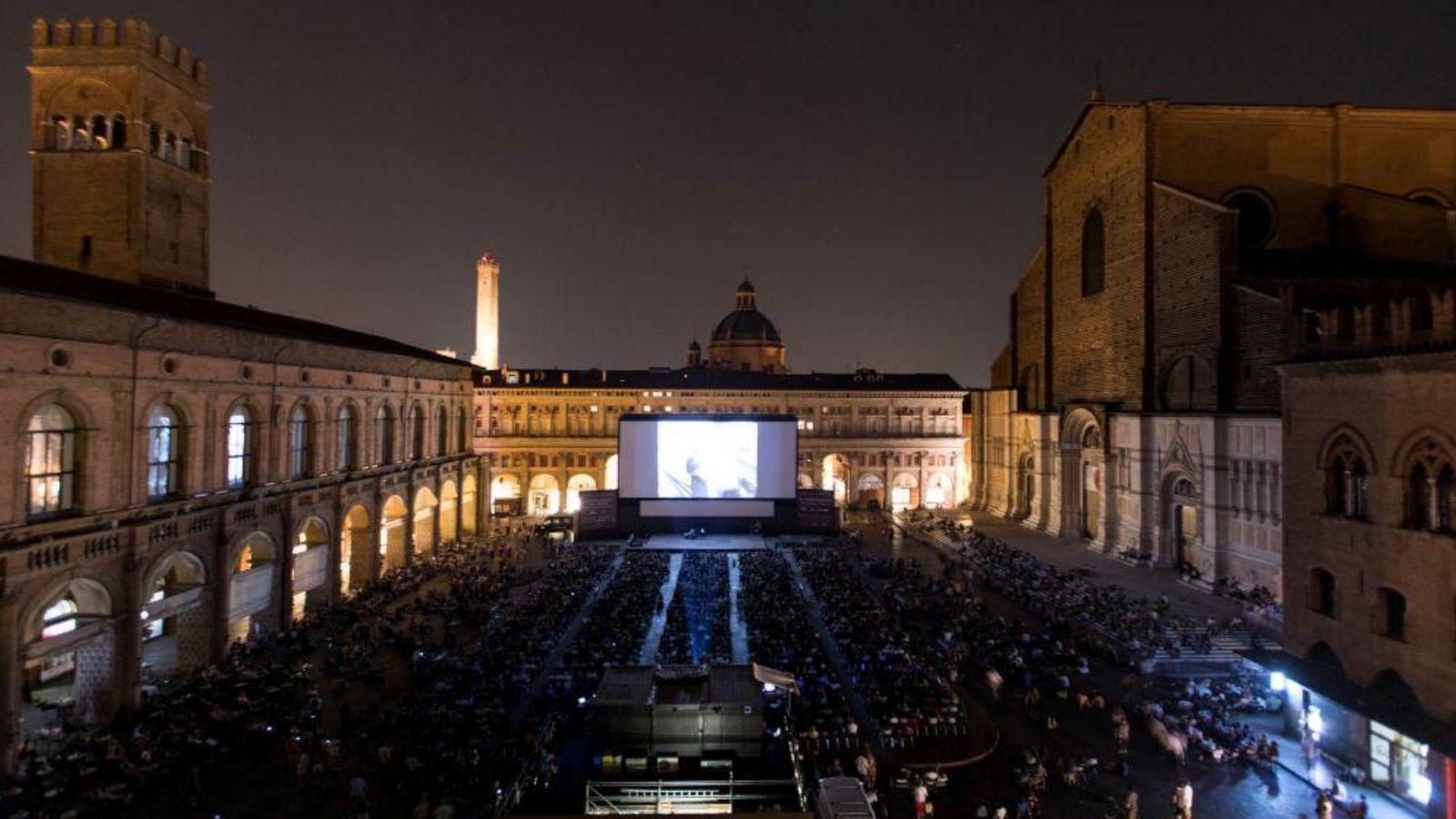 Cinema sotto le stelle a Bologna: quando inizia la rassegna in piazza Maggiore Cinema sotto le stelle a Bologna: quando inizia la rassegna in piazza Maggiore