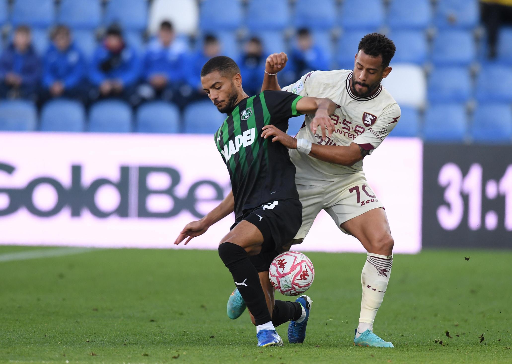 Jeremie Toljan lascia il Sassuolo e si unisce al Genoa: un nuovo inizio in Serie A Jeremie Toljan lascia il Sassuolo e si unisce al Genoa: un nuovo inizio in Serie A