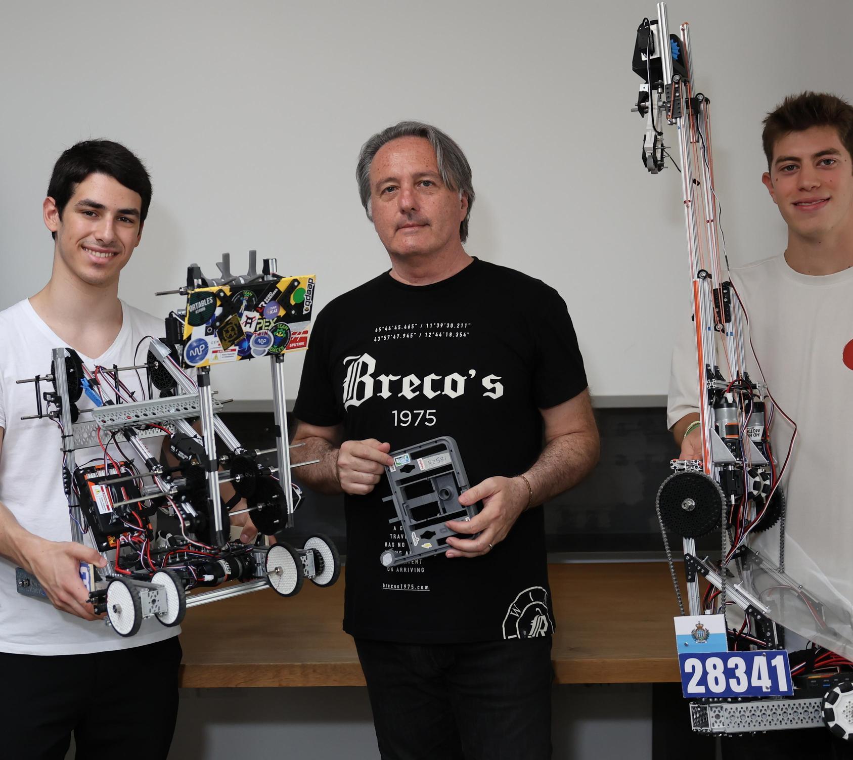 Tutti pazzi per il primo Hackathon di robotica. Iscrizioni agli sgoccioli per la kermesse tech Tutti pazzi per il primo Hackathon di robotica. Iscrizioni agli sgoccioli per la kermesse tech