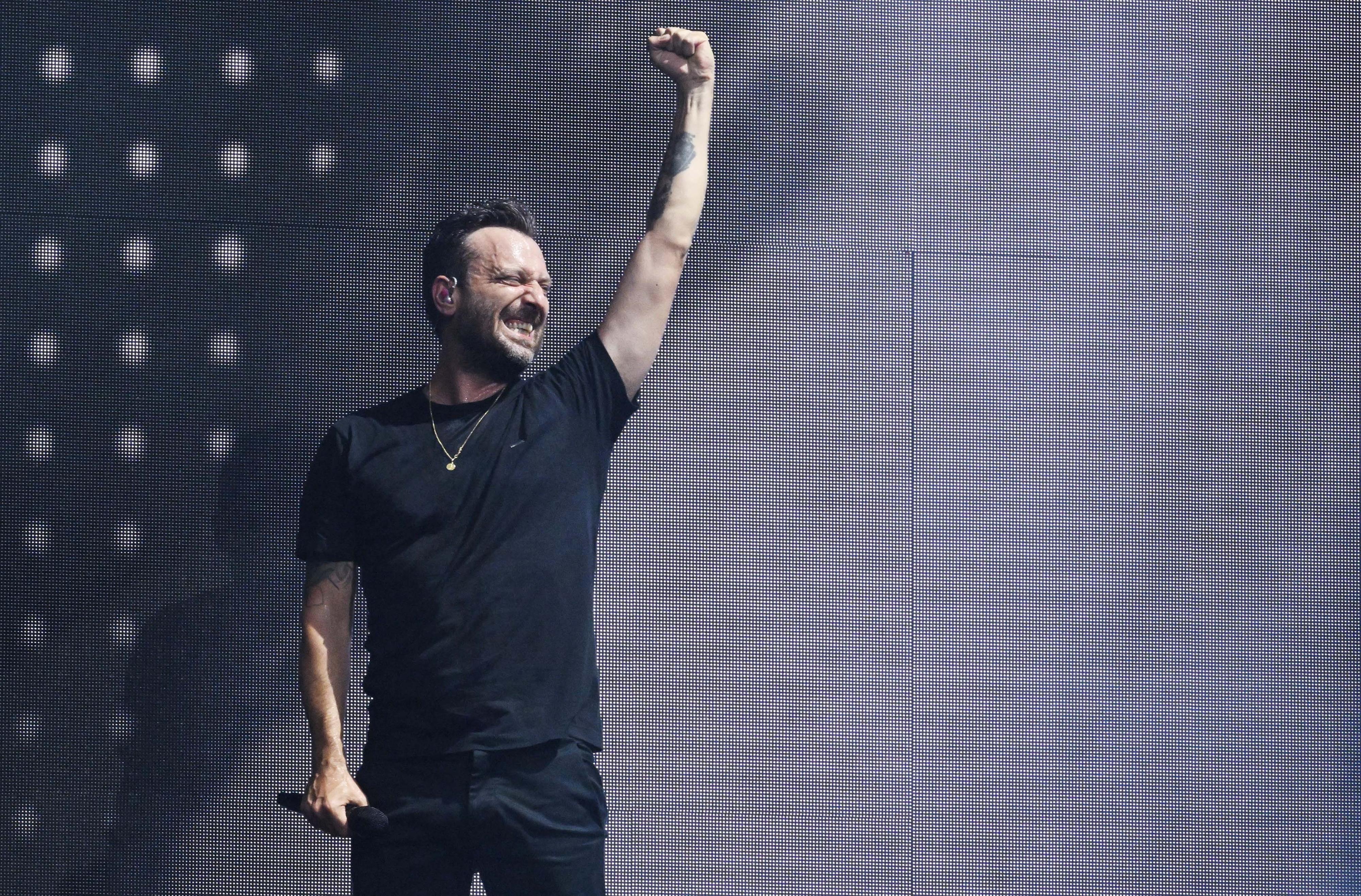 Cesare Cremonini incanta San Siro: 60mila in visibilio Cesare Cremonini incanta San Siro: 60mila in visibilio