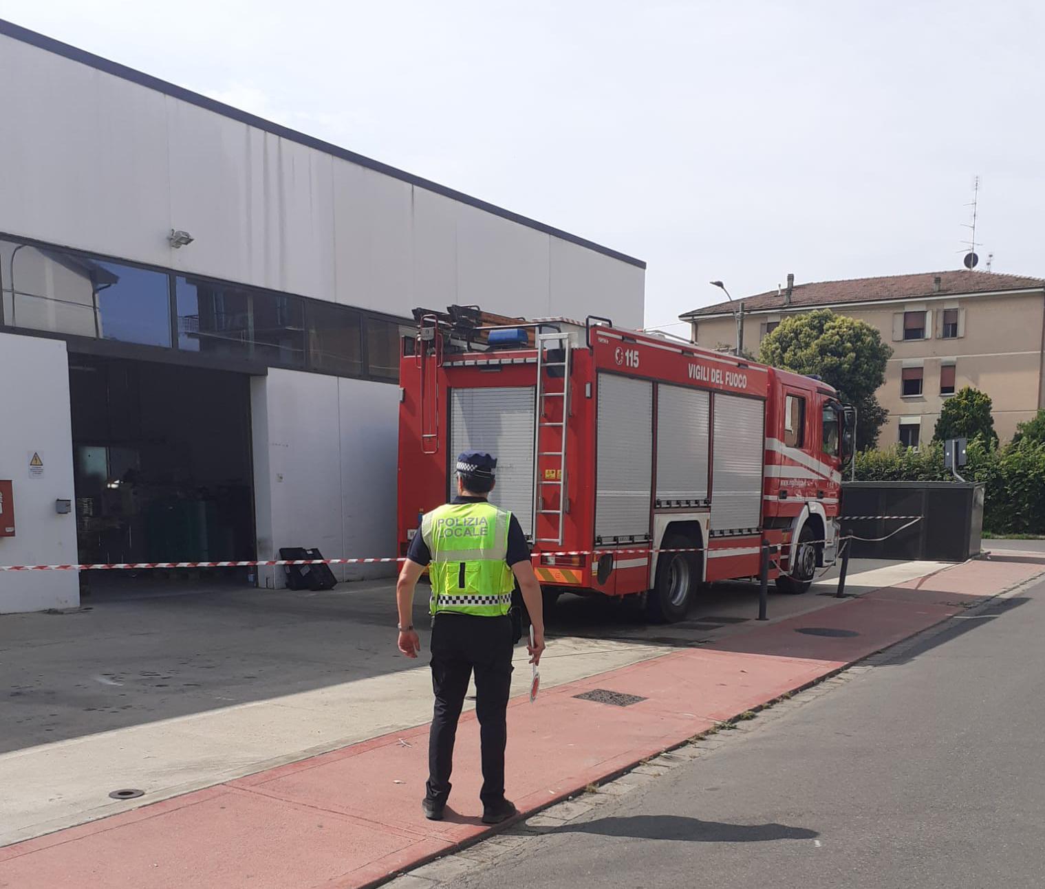 Fuga di gas dalle celle frigorifere al supermercato. Una dipendente in ospedale per accertamenti Fuga di gas dalle celle frigorifere al supermercato. Una dipendente in ospedale per accertamenti