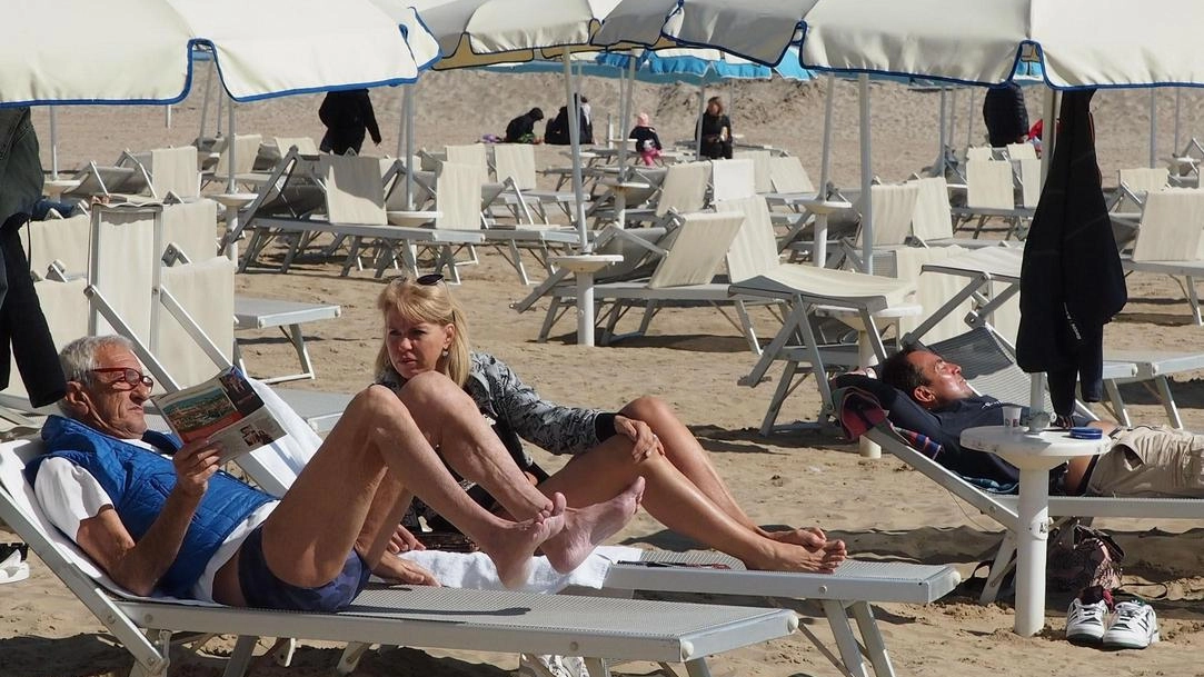 La stagione riparte. Più stranieri a Pasqua. Il sindaco: "Ora il ’Fellini’ porti nuovi voli in Riviera"