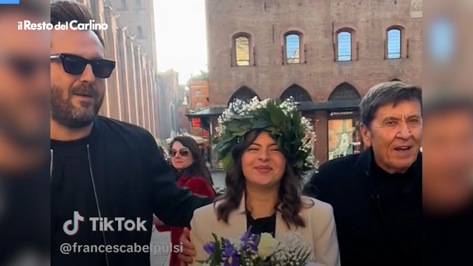 Una studentessa ha incontrato i due artisti in piazza Maggiore, il momento è stato immortalato da un video pubblicato su TikTok che è diventato virale