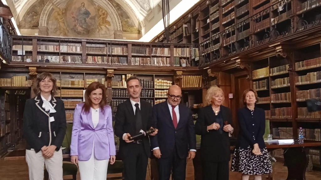 Edicola Edizioni, fondata nel 2015 da Paolo Primavera e Alice Rifelli, riceve il Premio Nazionale per la Traduzione per il suo ruolo di ponte culturale tra Italia e Sud America, con particolare attenzione al Cile.