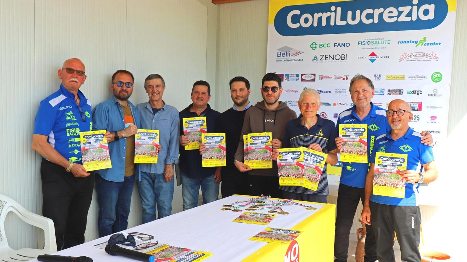 Il Gruppo Podistico Lucrezia, insieme al Comune di Cartoceto, organizza la gara podistica 'CorriLucrezia' il 25 aprile, con premi e prove giovanili. Sponsor e autorità presenti.