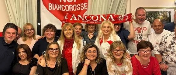 Il club Noi Biancorosse festeggia la salvezza e la stagione conclusa con una cena intima. La tifoseria rimane unita e fiduciosa per il futuro, nonostante le difficoltà.