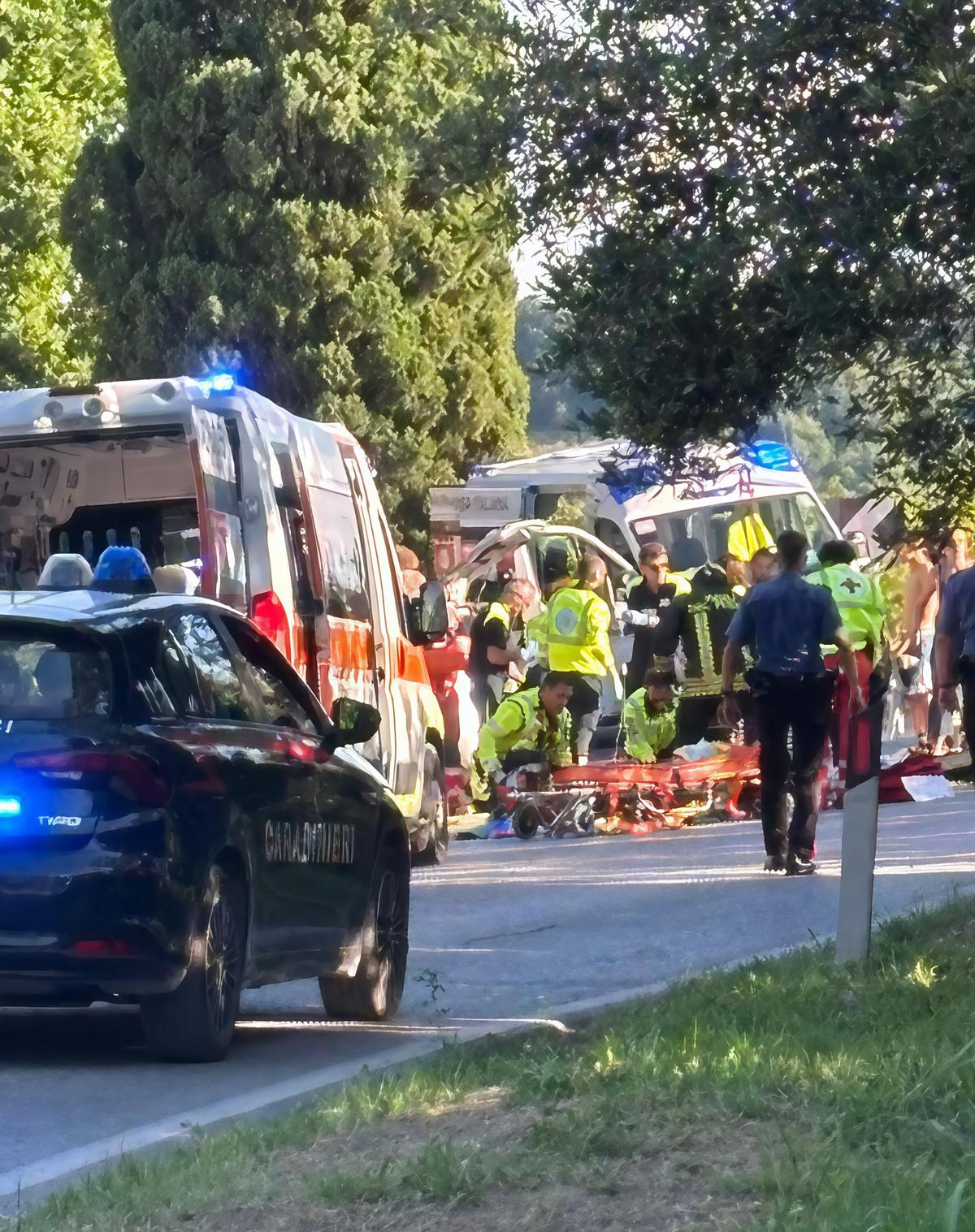 scooter finisce contro una macchina gravissimi due 48enni