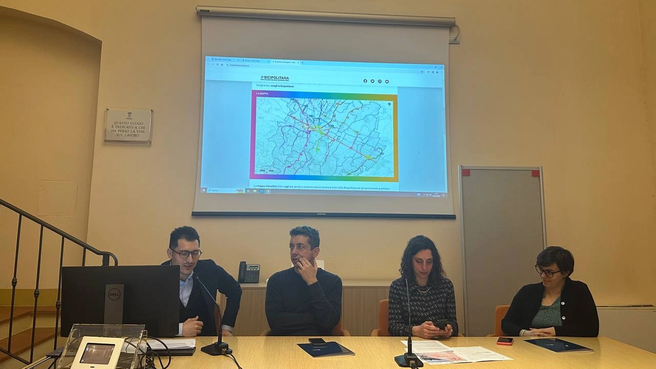 Presentazione progetto Bicipolitana. Da sinistra: Matteo Montanari, Luca Borsari, Simona Larghetti e Ilaria Avoni
