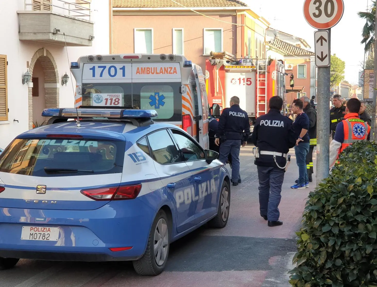"Correte, qui c’è una sparatoria". Task force, ma era un falso allarme