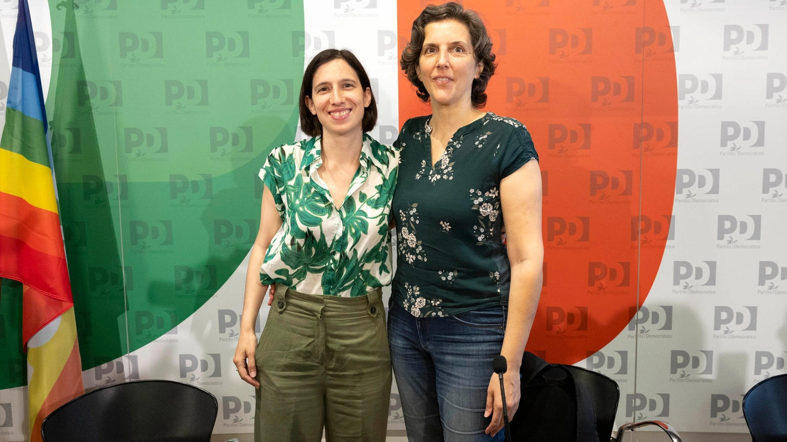 Elly Schlein assieme ad Annalisa Corrado, che nella segretaria nazionale dem ha la pesante delega politica all’Ambiente e al Clima