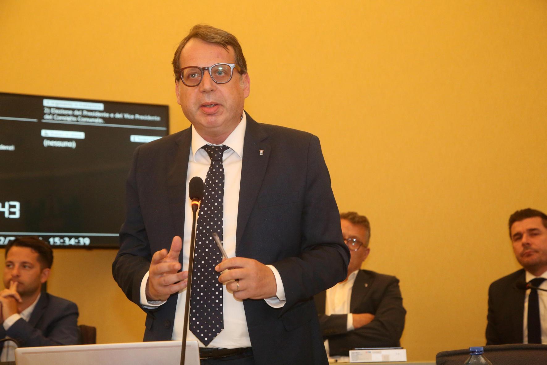 lavori in piazza aguselli la giunta deve chiarire la situazione