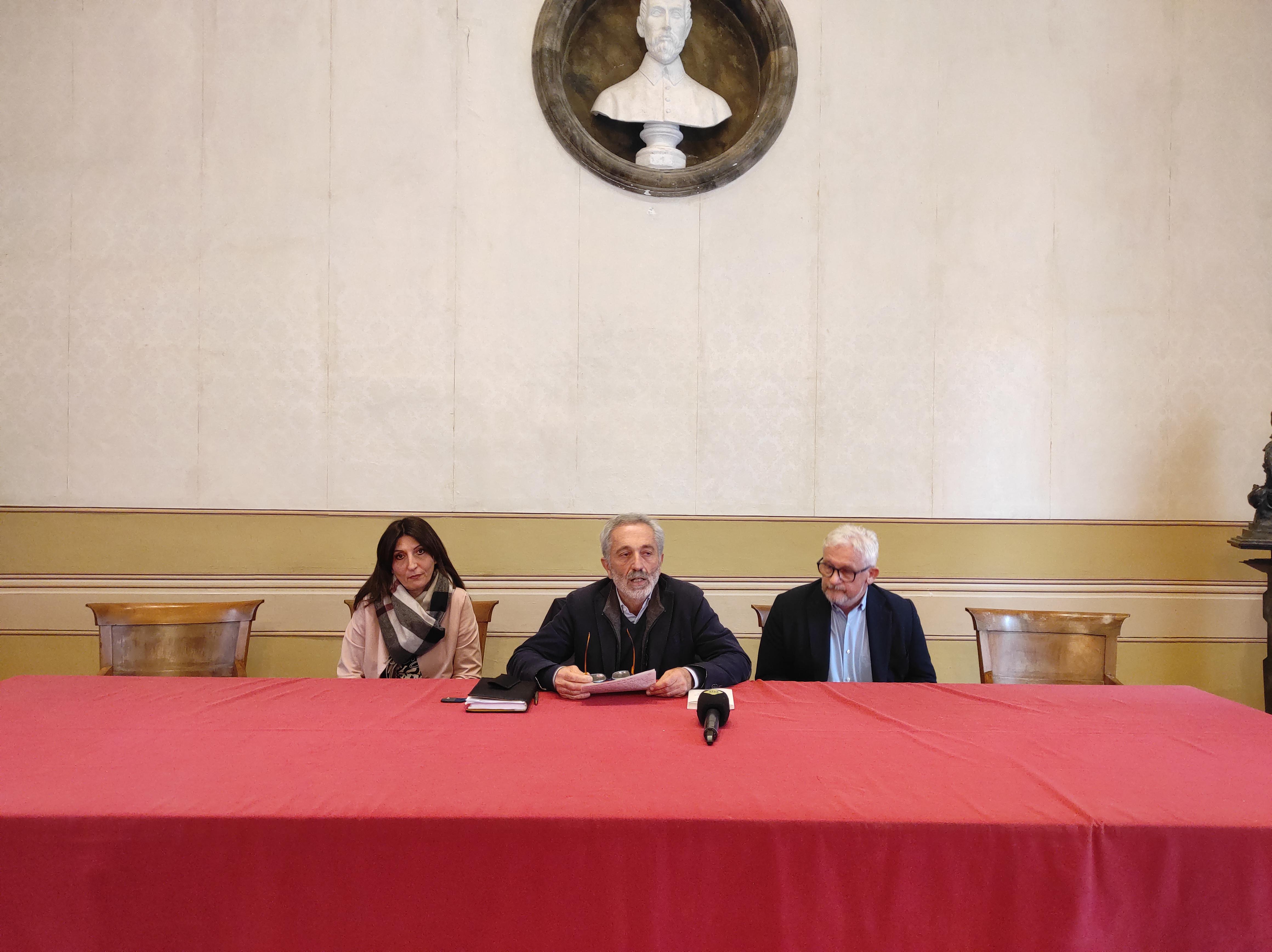Urbino Guidi da Ilrestodelcarlino.it Urbino Guidi Carobini e Rossi si dimettono