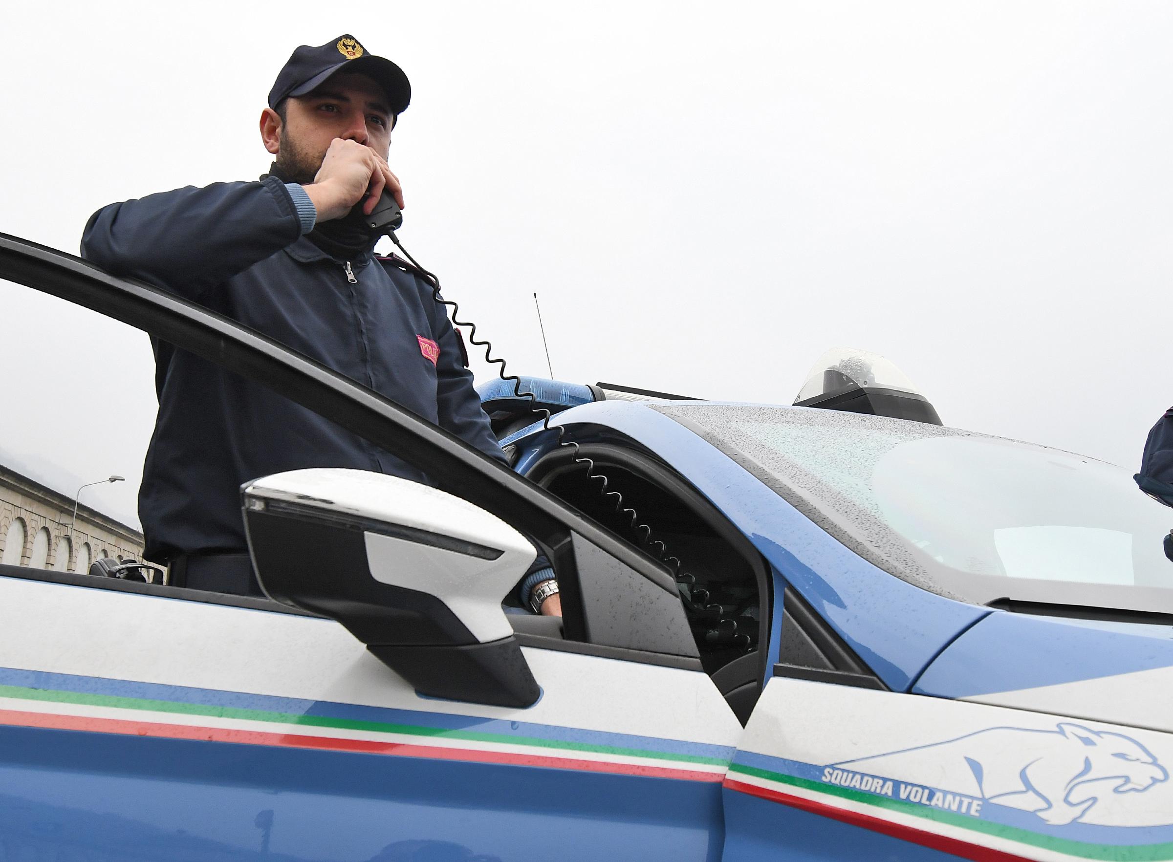 Scavalca sull’A14, giovane papà salvato sulla Statale a Porto San Giorgio Scavalca sull’A14, giovane papà salvato sulla Statale a Porto San Giorgio